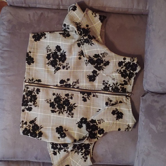 2 piece black and white ankle length pants suit by - Picture 4 of 6